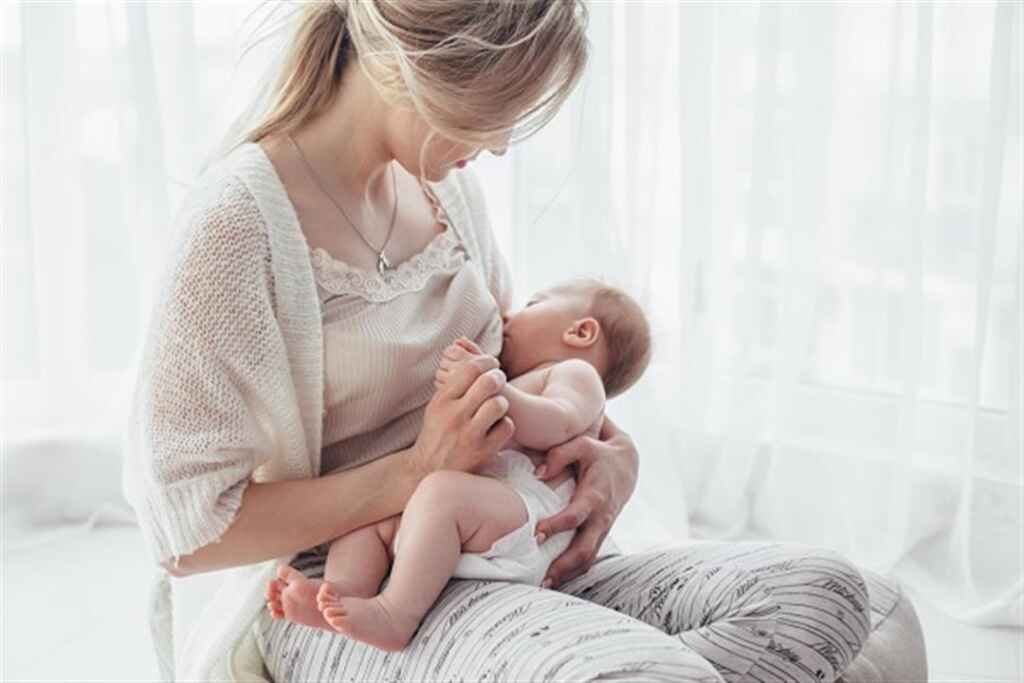 علاج ألم الحلمتين أثناء الرضاعة