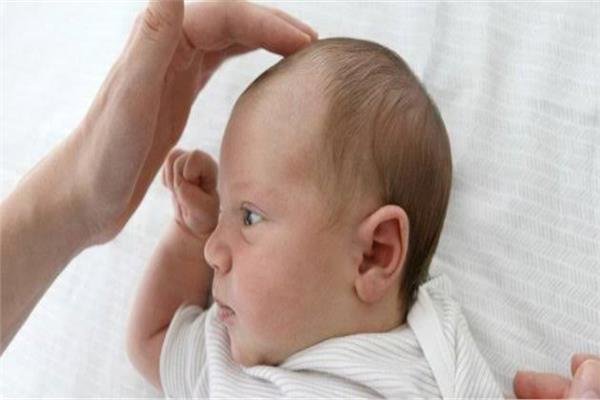 ما أضرار قفل فتحة اليافوخ مبكرًا؟