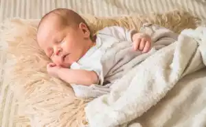 تنظيم نوم الأطفال حديثي الولادة